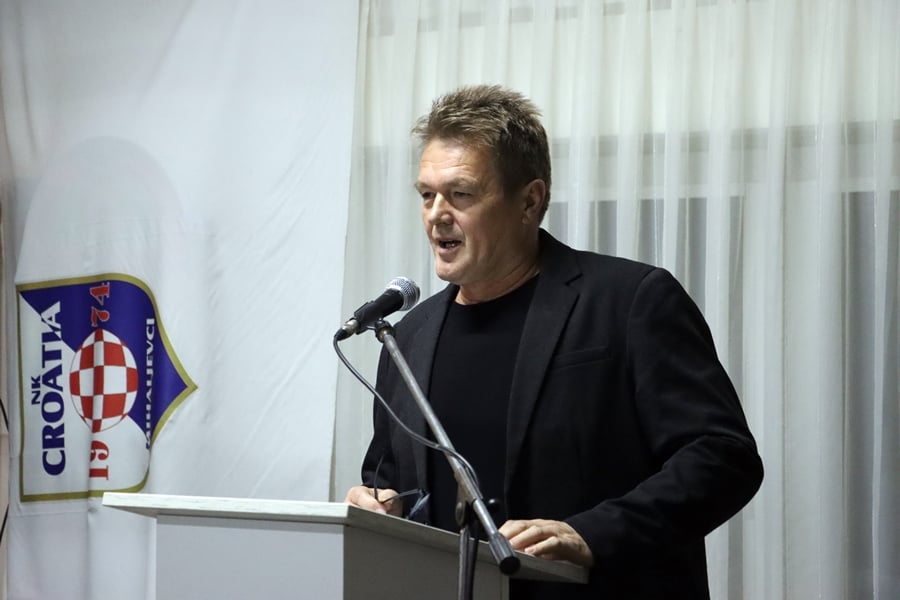 17e36c82-fb44-47ed-815c-0c126ca47309