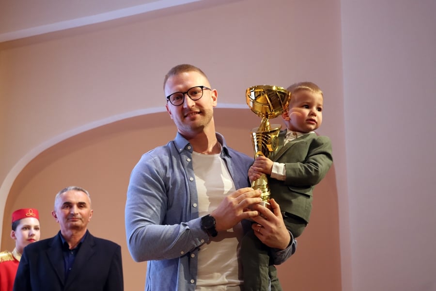 d8554a72-6e17-41f8-98c3-254fc1e9ee43