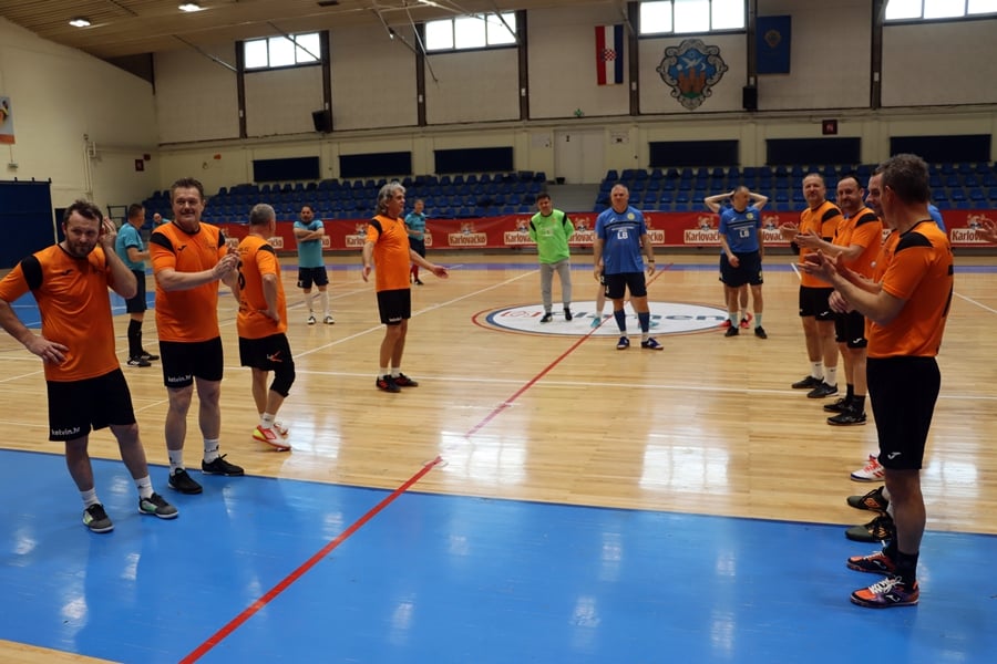 19a2c604-7a9c-44de-abc3-340b926c63c4