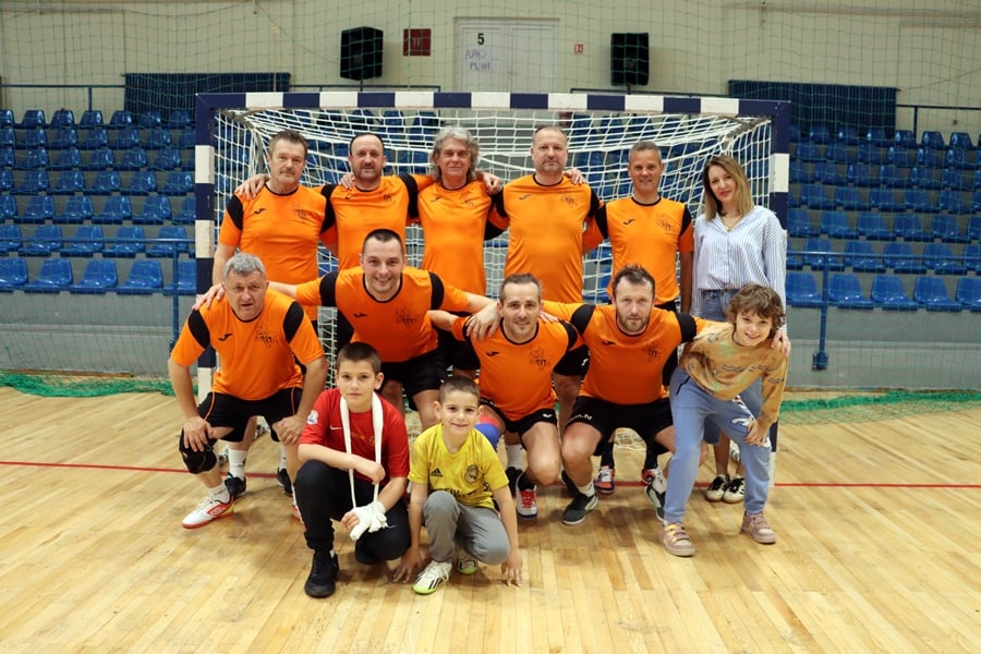 f9f4c958-6484-4237-8ad5-8379babd5e5b